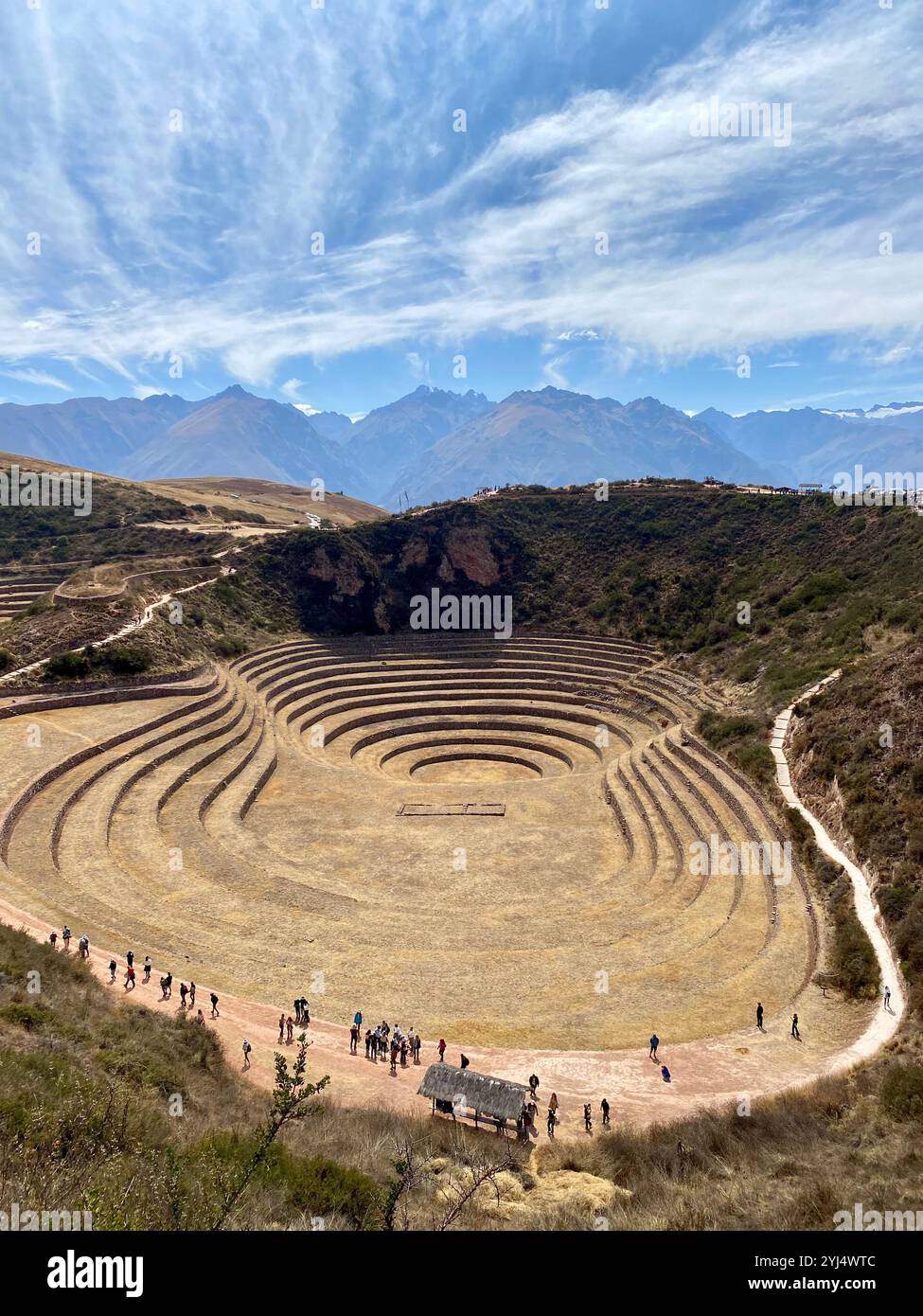 Die archäologische Stätte von Moray, die sich auf der Spitze des Heiligen Tals der Inkas in Peru befindet. - Smartphone-aufgenommenes Stockfoto