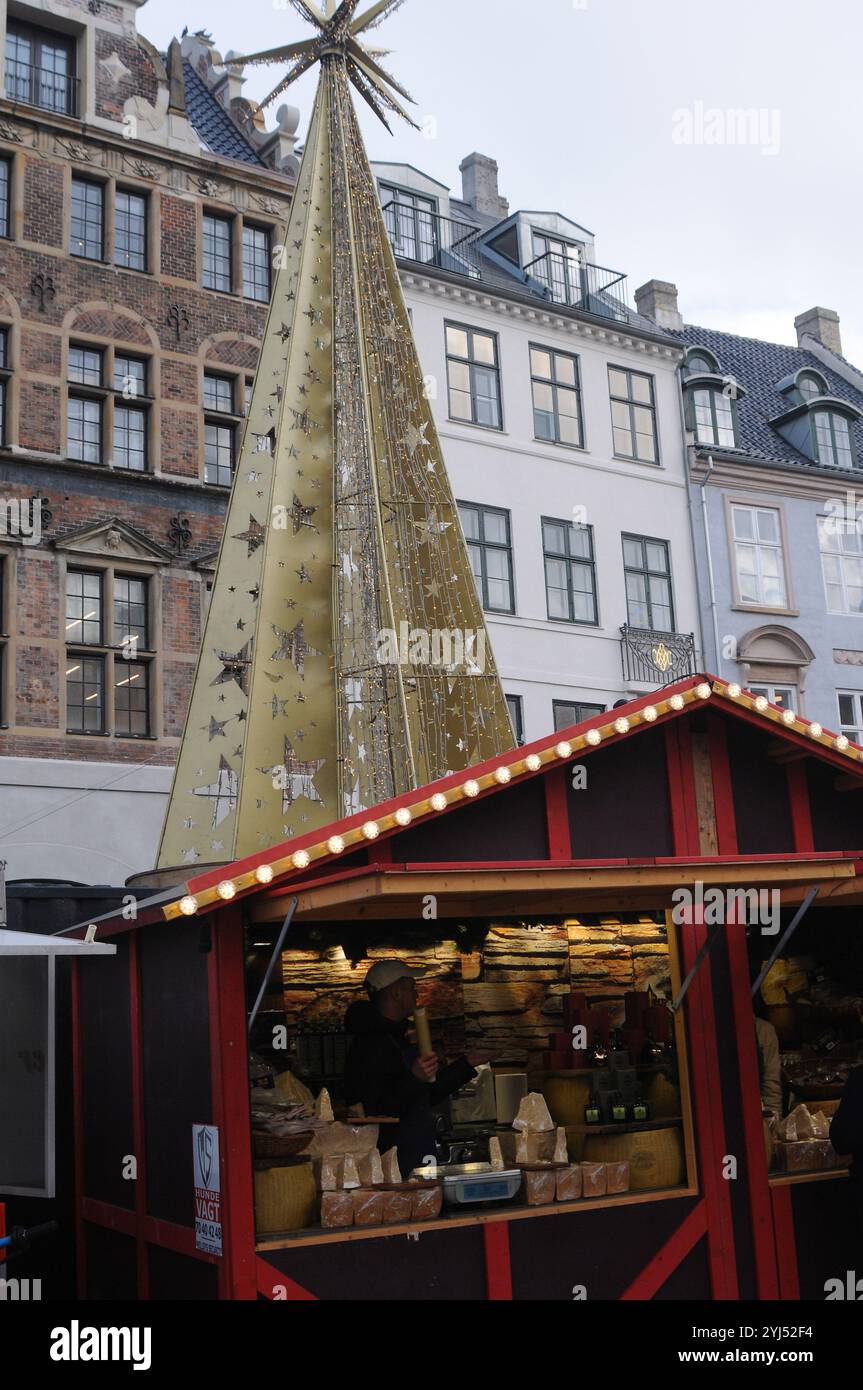 Kopenhagen/Dänemark/13. November 2024/Weihnachtsmarkt im Hojbro plads im Herzen der dänischen Hauptstadt Kopenhagenb. (Foto. Francis Joseph Dean/Dean Pictures) (nicht für kommerzielle Zwecke) Stockfoto