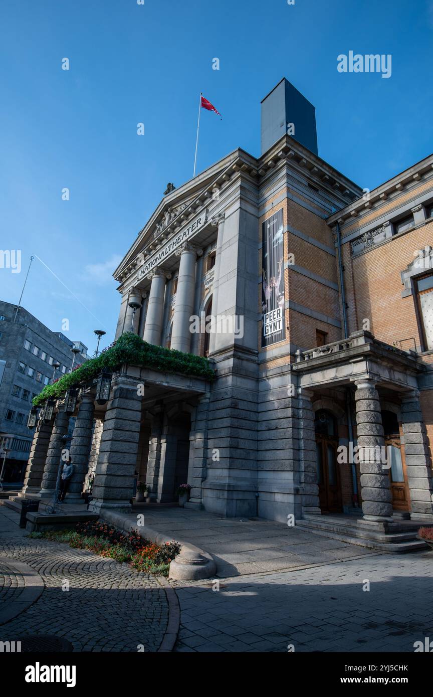 Das Nationaltheater Oslos wurde 1899 eröffnet. Das Gebäude wurde vom Architekten Henrik Bull entworfen und diente als Norwegens hauptarena für die Bühne artis Stockfoto