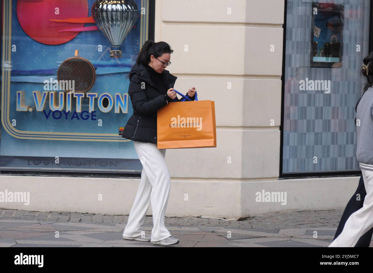 Kopenhagen/Dänemark/13. November 2024/KLouis vuitton-Geschäft am amager torv am stroeget in der dänischen Hauptstadt. (Foto. Francis Joseph Dean/Dean Pictures) (nicht für kommerzielle Zwecke) Stockfoto