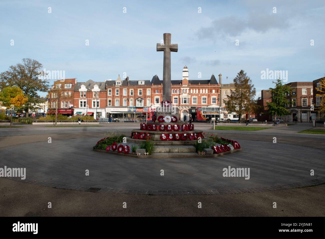 Mohnblumen am war Memorial in Exmouth Town Centre, Devon, England Stockfoto