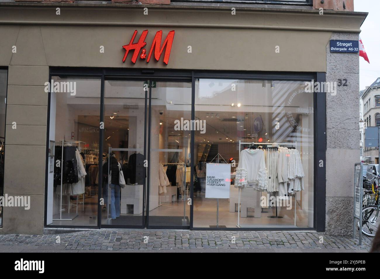 Kopenhagen/Dänemark/13. November 2024/wedish Einzelhandelsgeschäft H&M in Kopenhagen. Foto. Bilder von Francis Joseph Dean/Dean sind nicht für kommerzielle Zwecke bestimmt Stockfoto