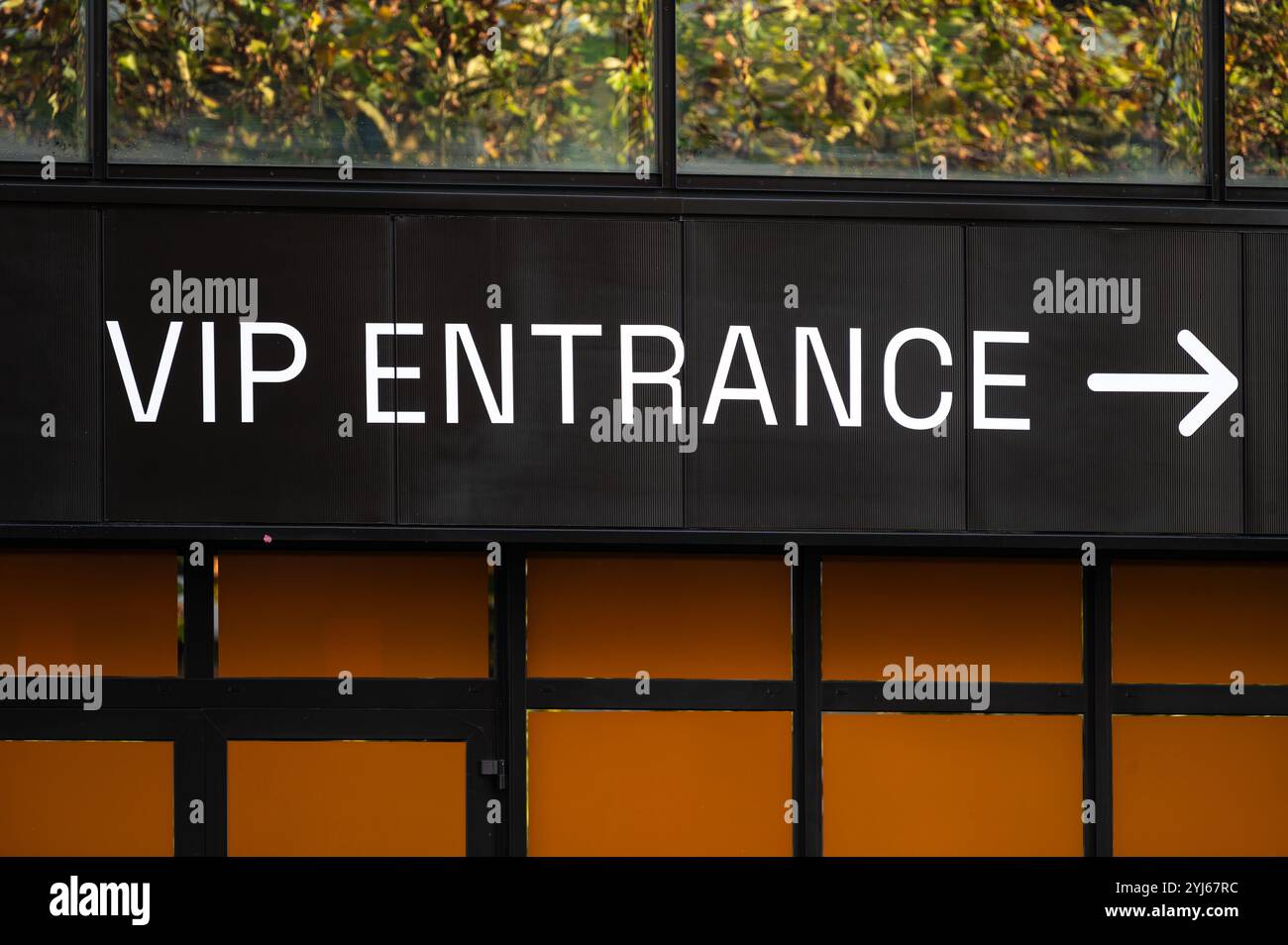 Schild für den VIP-Eingang von Forest National in Forest, Brüssel, Belgien, 11. November 2024 Stockfoto