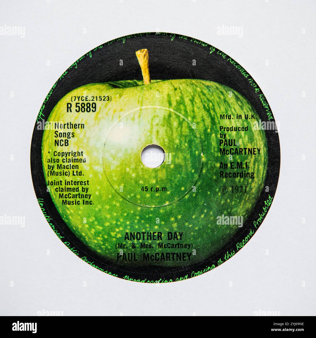 Center-Label der Sieben-Inch-Single-Version von Another Day von Paul McCartney, die 1971 veröffentlicht wurde Stockfoto