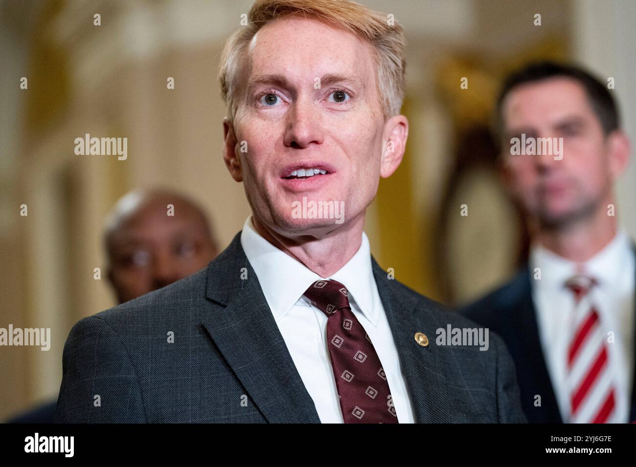 Washington, Usa. November 2024. Senator James Lankford, R-OK, spricht während einer Pressekonferenz nach den Wahlen zum Senat im US-Kapitol in Washington, DC am Mittwoch, den 13. November 2024. Lankford wurde zum stellvertretenden Vorsitzenden des Republican Policy Committee des Senats gewählt. Foto: Bonnie Cash/UPI Credit: UPI/Alamy Live News Stockfoto