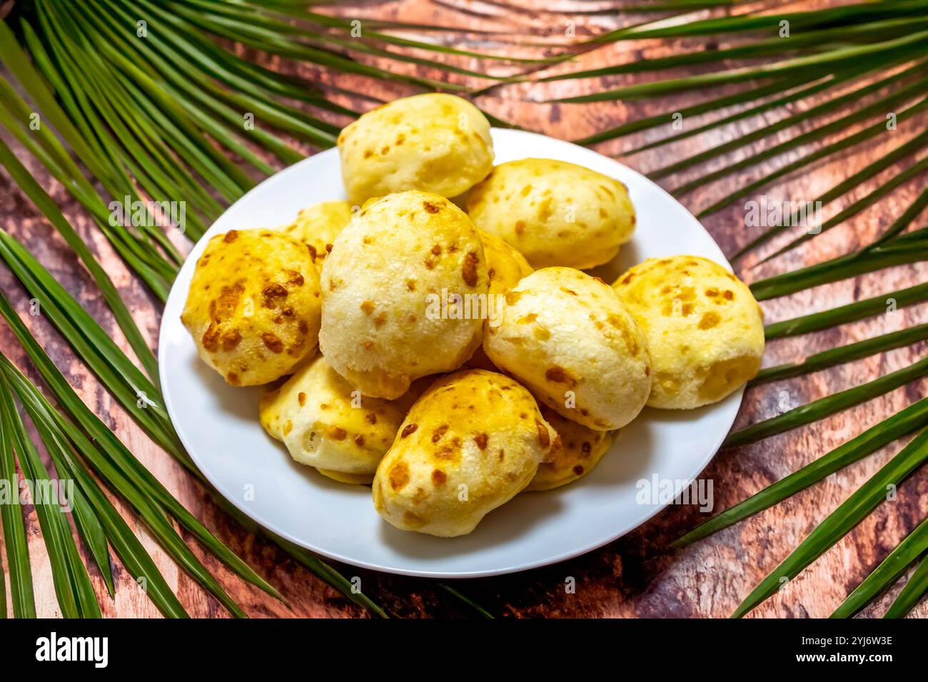 Traditionelles brasilianisches Mineiro-Käsebrot. Käsebrot | Pão de Queijo | typisch brasilianisches Essen | Frühstückstisch Stockfoto