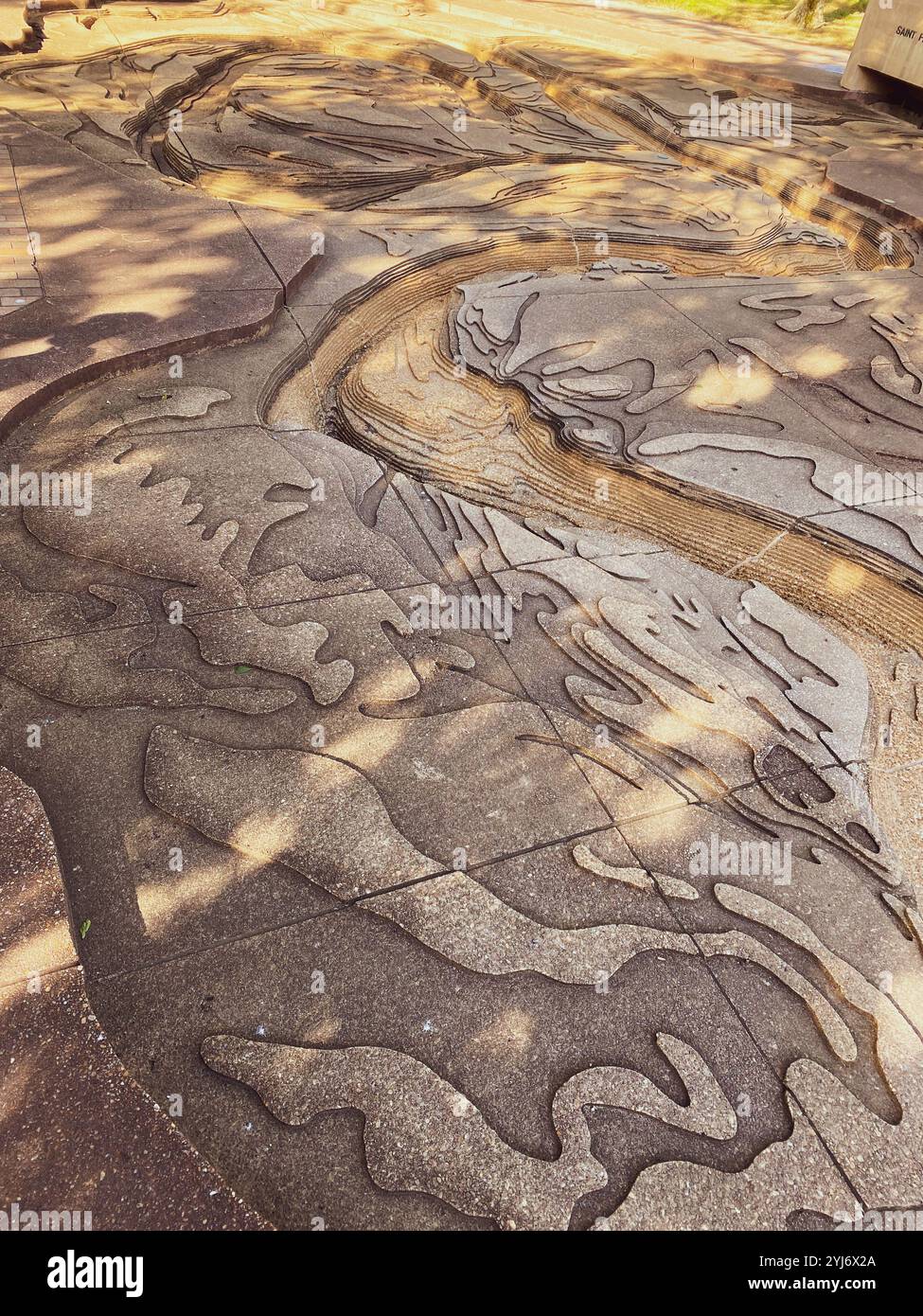 Topographische Karte Skulptur an einem sonnigen Sommertag in Mud Island, Memphis, Tennessee, USA Stockfoto