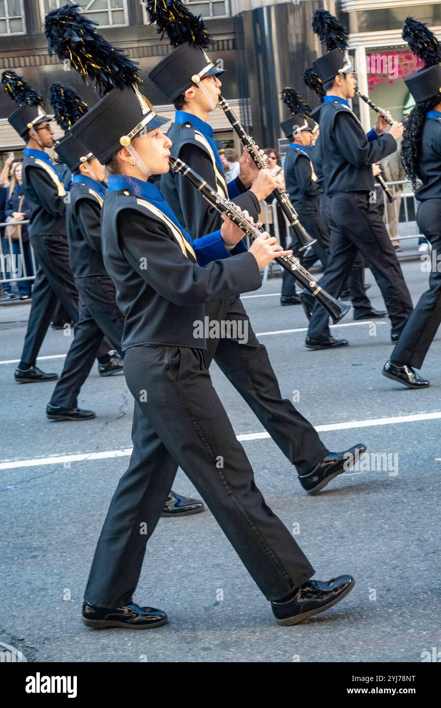 Veterans Day Parade auf der Fifth Avenue, NYC, USA, 2024 Stockfoto