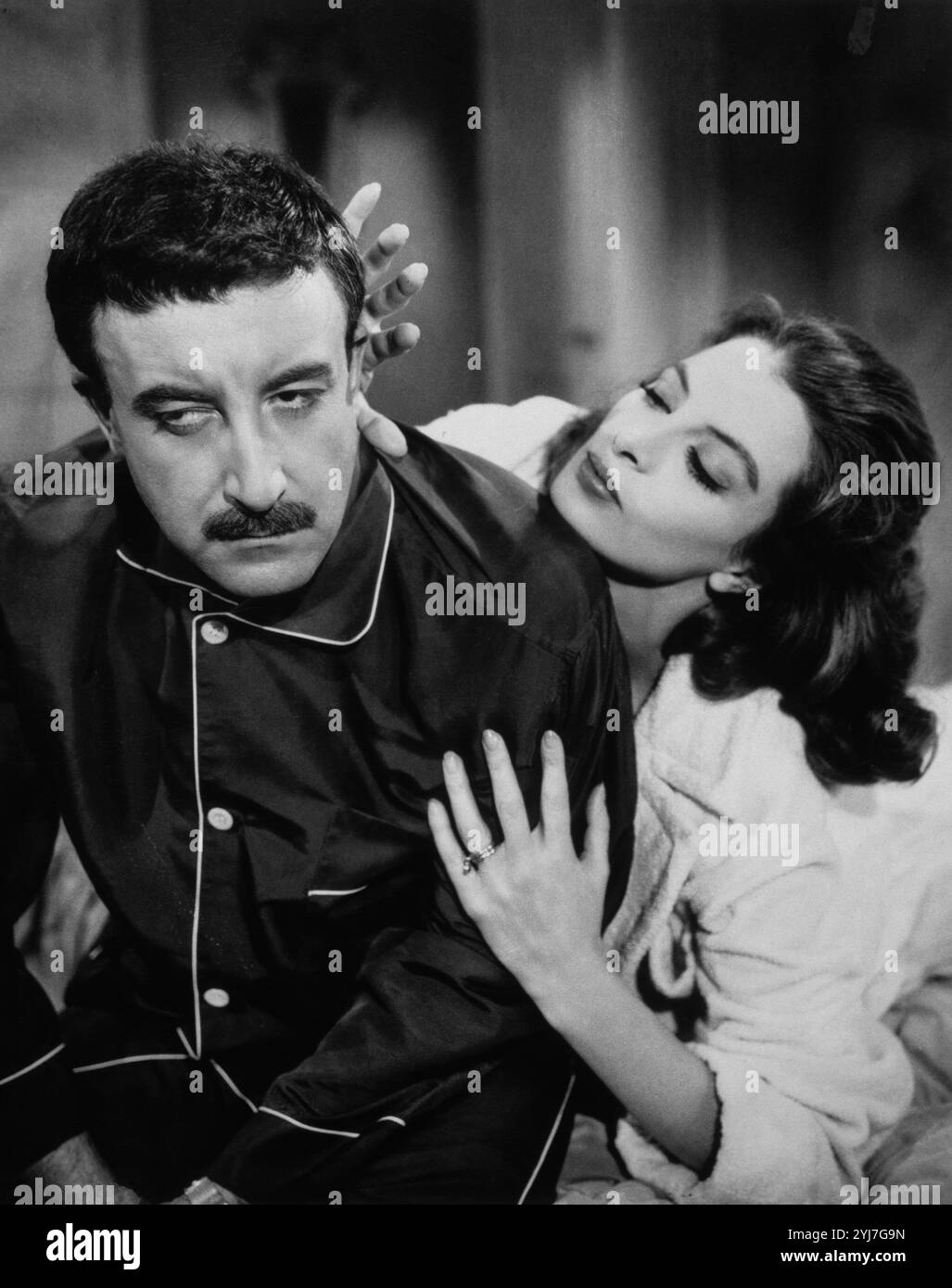ESCENA DE LA PELICULA 'LA PANTERA ROSA' - 1963 - PETER SELLERS Y CAPUCINE - (EEUU) - C.B.FILMS. Autor: BLAKE EDWARDS. Stockfoto