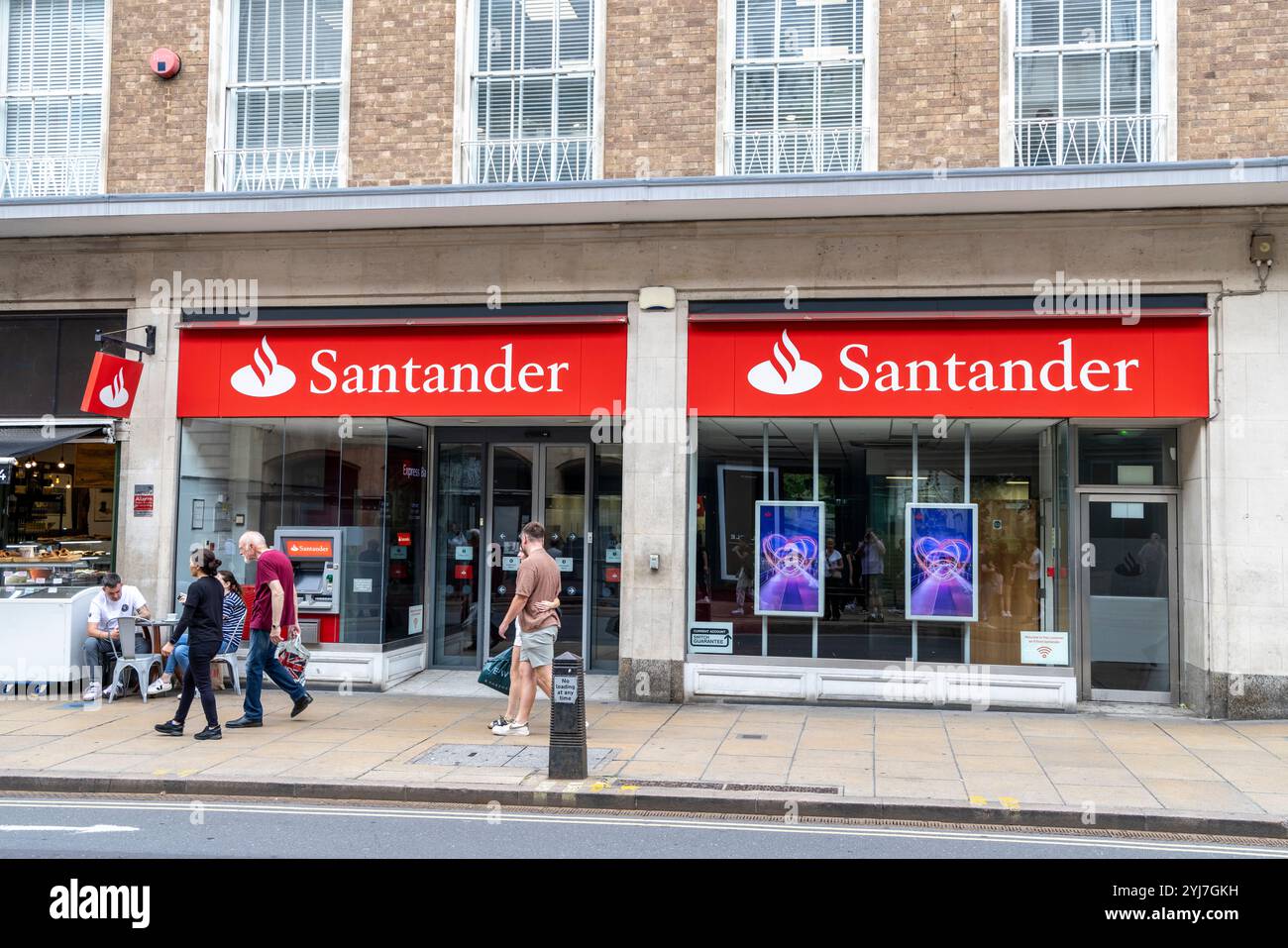 Santander Bankfiliale in St Andrew's Street, Cambridge City Centre, England, UK, 2024 Stockfoto