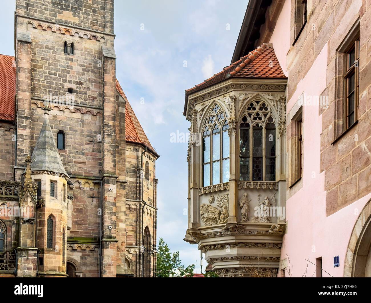 Schöner Balkon eines Hauses in der alten bayerischen Stadt Nürnberg, Konzept der Architektur und Tourismus Stockfoto