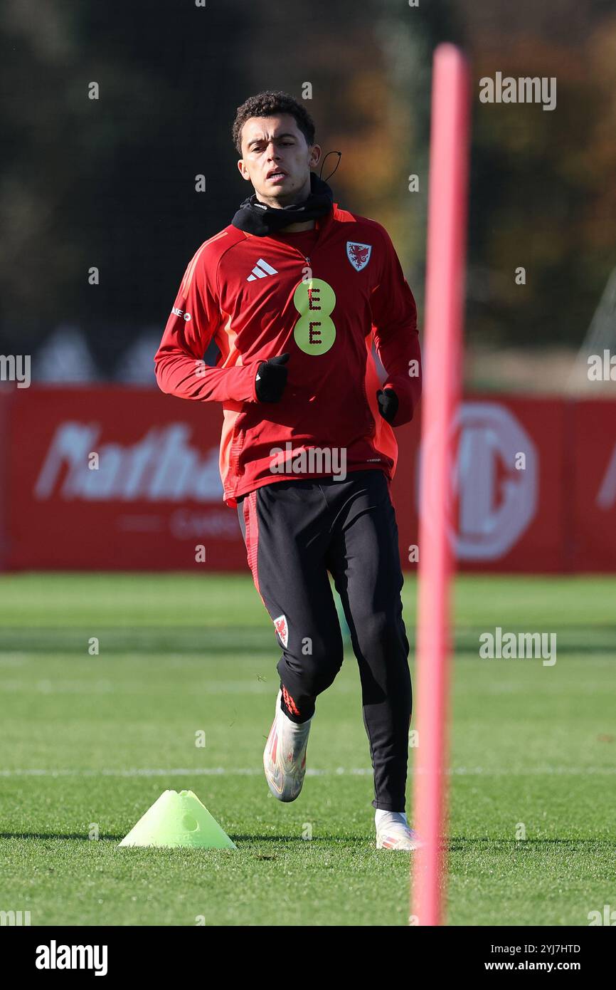 Cardiff, Großbritannien. November 2024. Brennan Johnson aus Wales während des Trainings der walisischen Fußballmannschaft in Hensol, Vale of Glamorgan in Südwales am Mittwoch, den 13. November 2024. Das Team trainiert vor den bevorstehenden Spielen der UEFA Nations League gegen die Türkei und Island. bild von Andrew Orchard/Alamy Live News Stockfoto