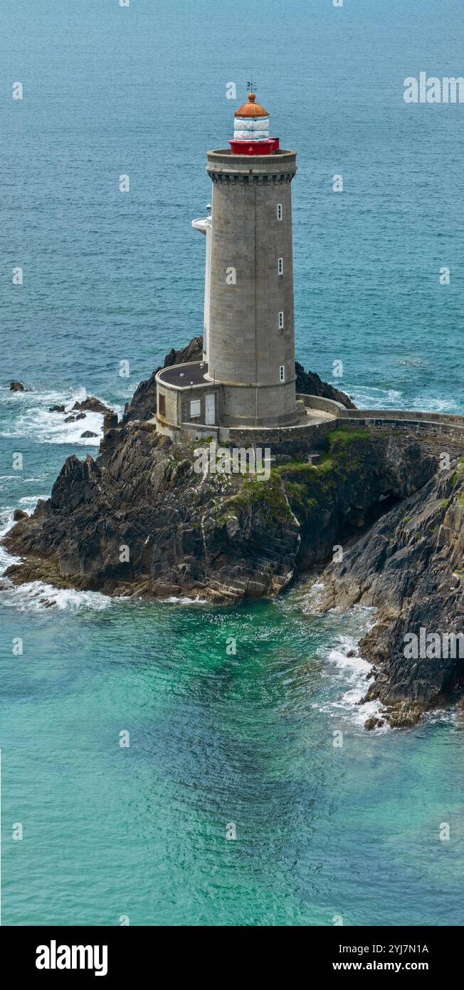 Der Leuchtturm Petit Minou ist ein Leuchtturm an der Straße von Brest, der vor dem Fort du Petit Minou in der Gemeinde P steht Stockfoto