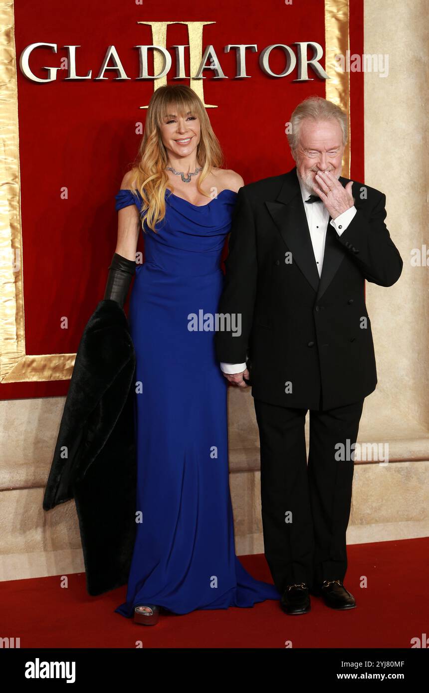 London, Großbritannien. November 2024. Giannina Facio, Lady Scott und Sir Ridley Scott nehmen an der „Gladiator II“, der Royal Film Performance und der Global Premiere im odeon Luxe in London Teil. Quelle: SOPA Images Limited/Alamy Live News Stockfoto