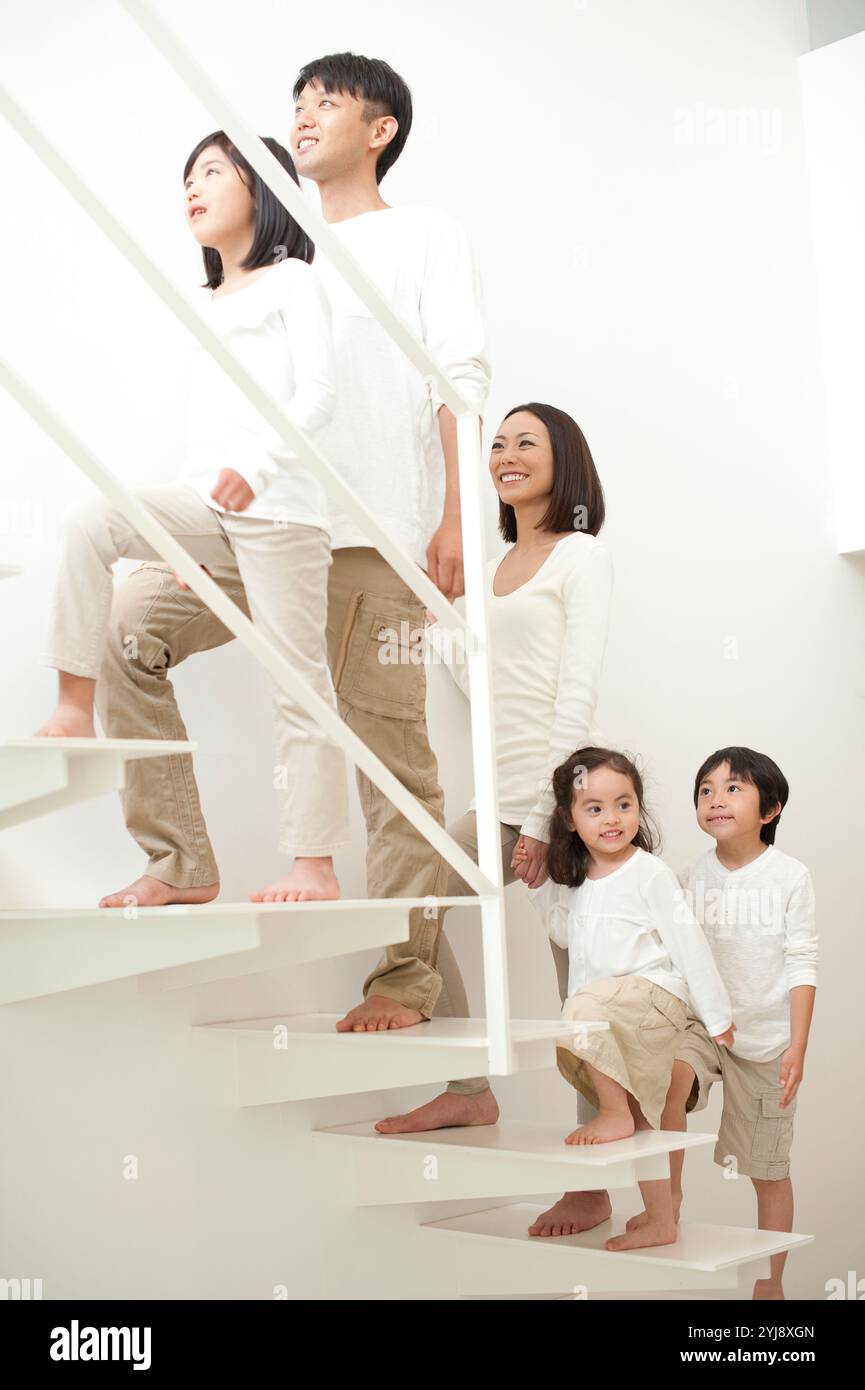 Familie mit fünf Treppen Stockfoto