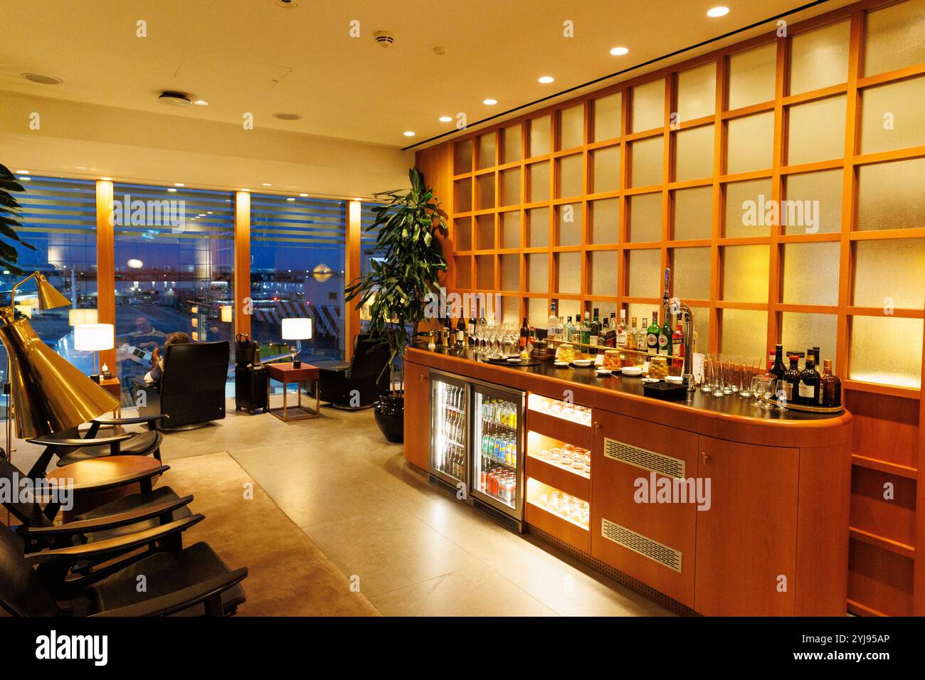 12. Nov. 2024. Singapore Airlines Lounge im London Heathrow Terminal 3. Stockfoto