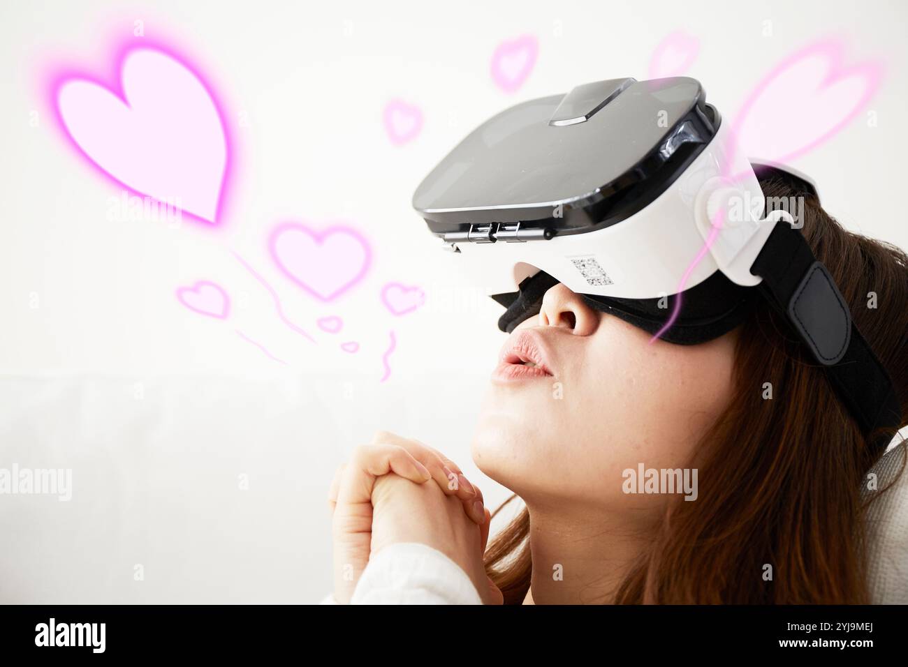 Frau mit VR-Brille Stockfoto