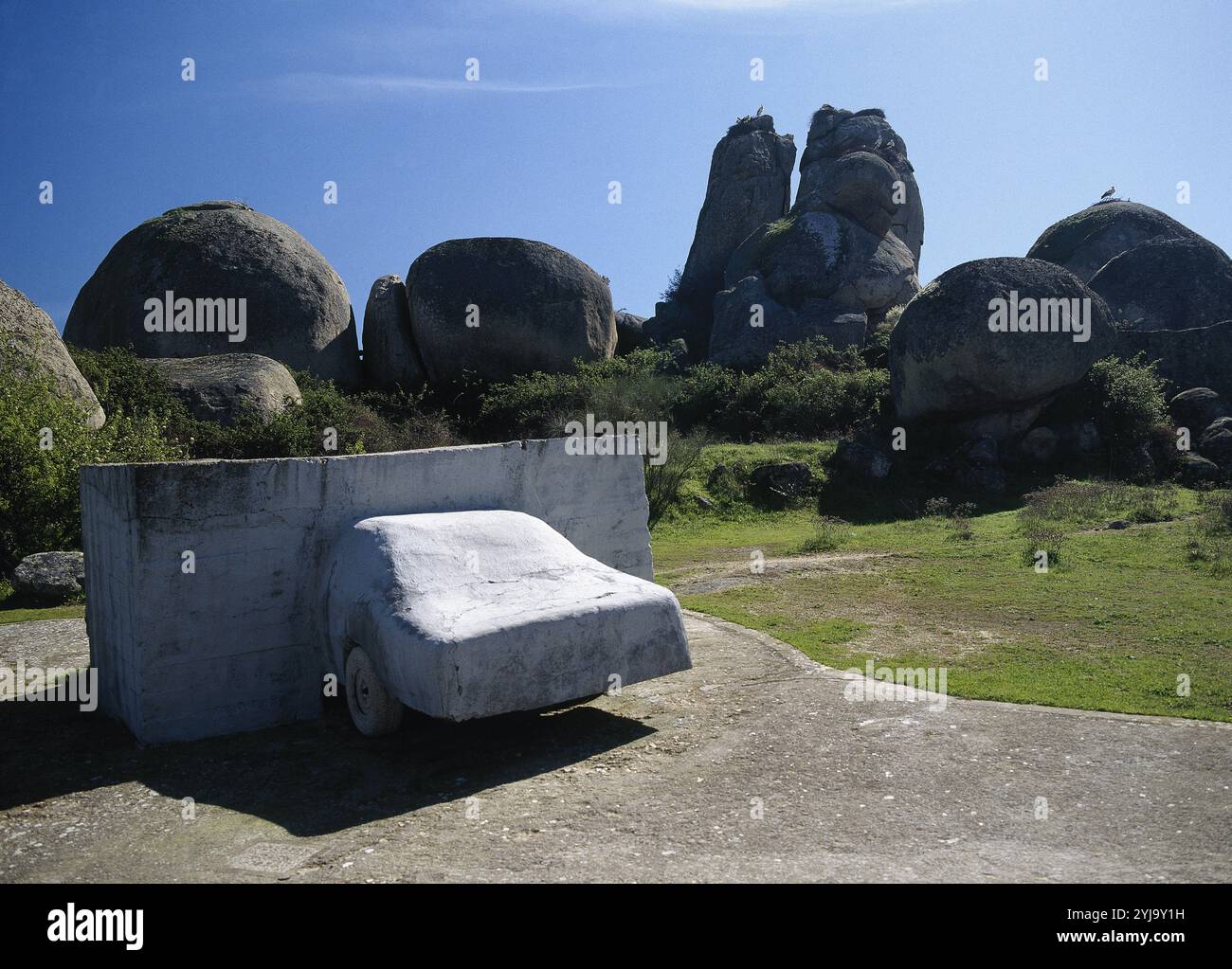 ARTE SIGLO XX. ALEMANIA. VOSTELL, Wolf (Leverkusen, 1932 - Berlín, 1998). Artista Alemán. 'VOAEX' (1976). Escultura realizada en Hormigón. MUSEO VOSTELL, situado en El Paraje denominado Los Barruecos. Cercanías de Malpartida de Cáceres. Provincia de Cáceres. Der Extremadura. España. Stockfoto