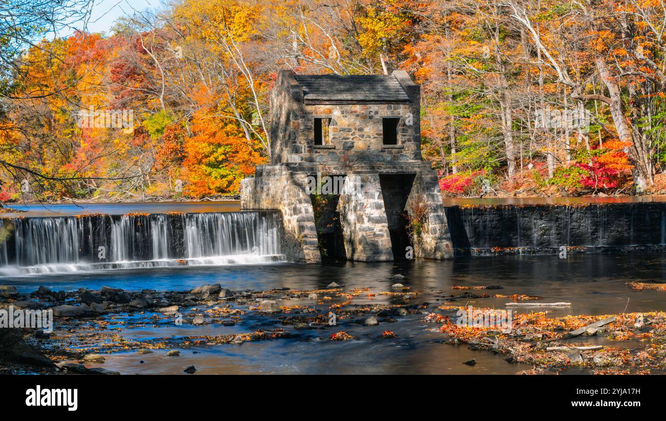 Speedwell Lake Dam Fall Scenic, Morristown, New Jersey, Morris County, USA Stockfoto