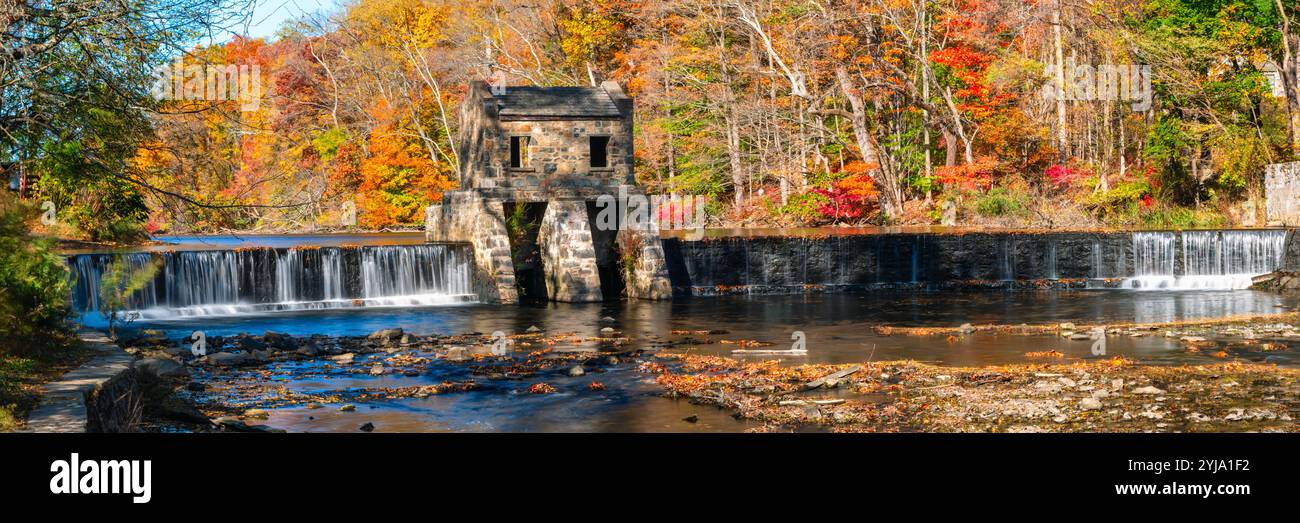 Speedwell Lake Dam Fall Scenic Panorama, Morristown, New Jersey, Morris County, USA Stockfoto