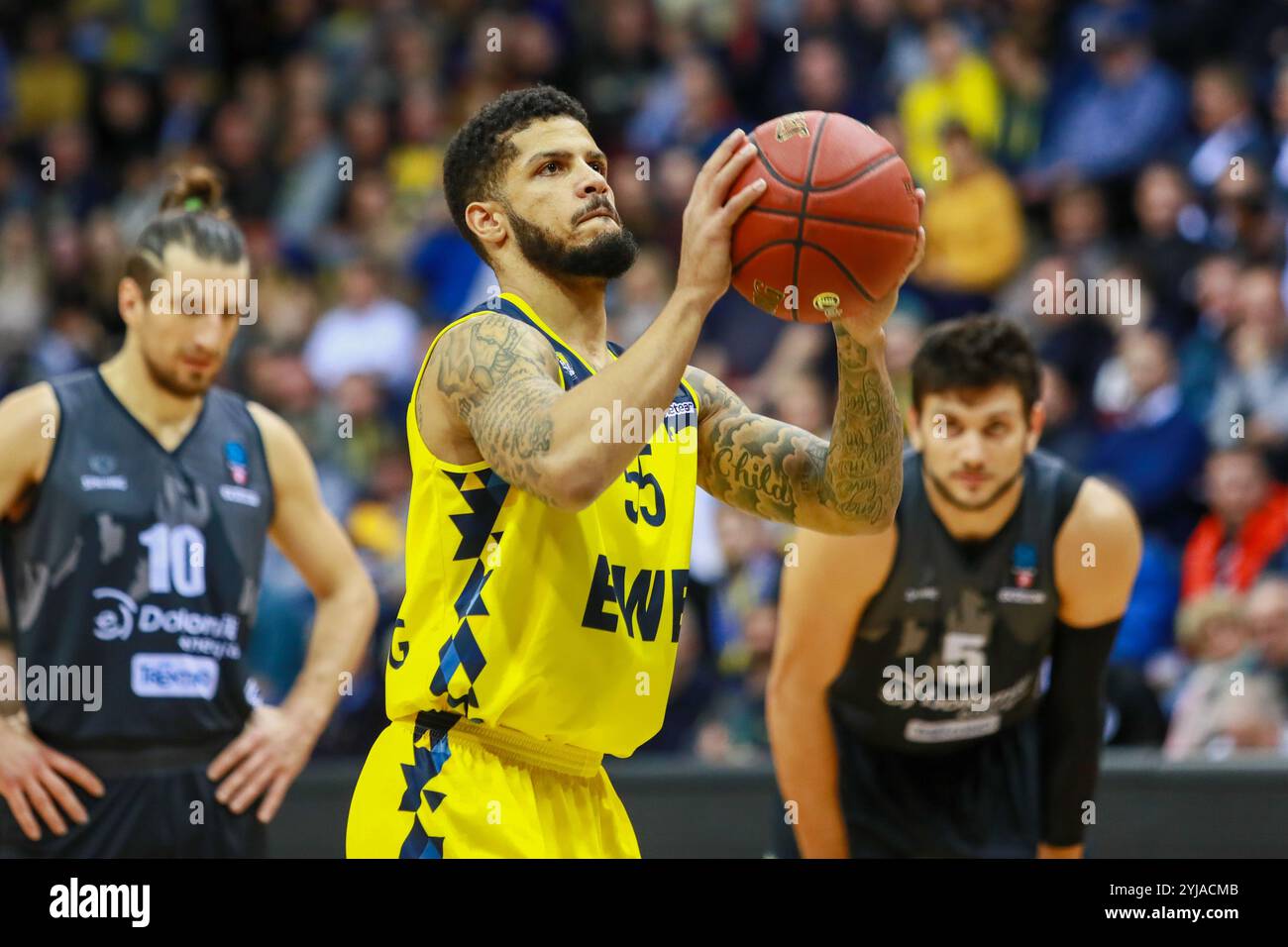 Oldenburg, 20. November 2019: Basketballspieler Tyler Larson während des Spiels EWE Baskets Oldenburg gegen Aquila Basket Trento Stockfoto