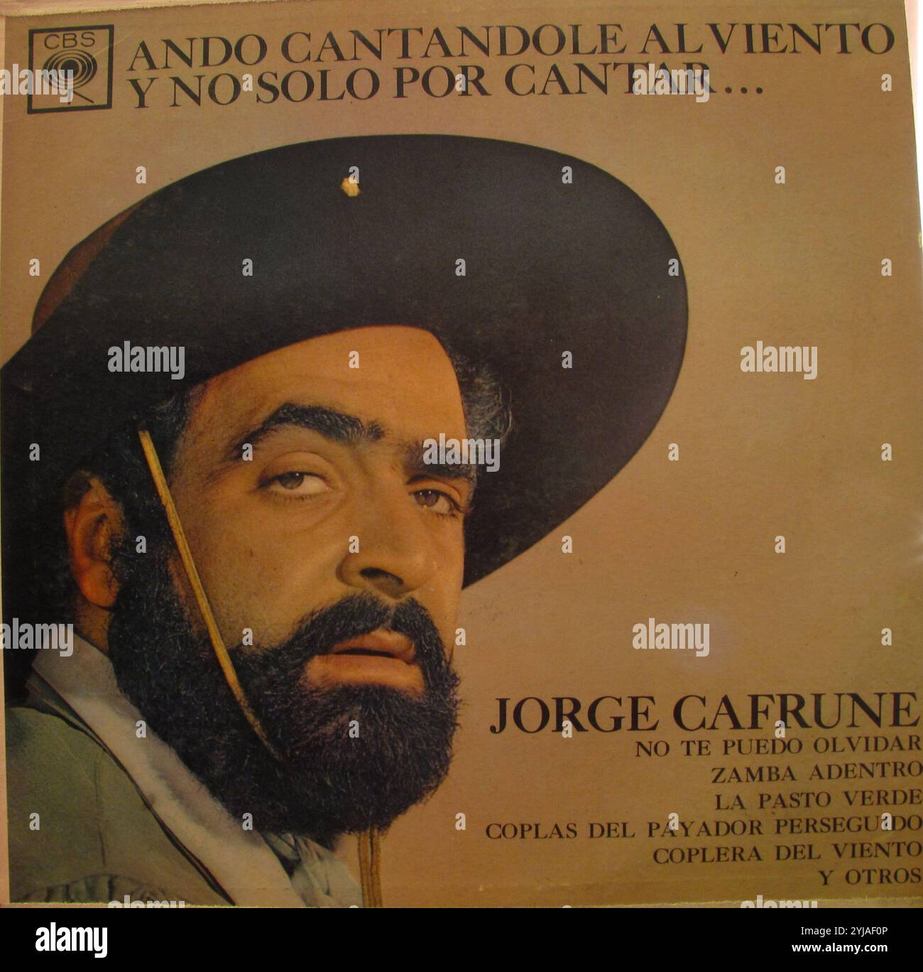 PORTADA DEL DISCO DE JORGE CAFRUNE 'ANDO CANTANDOLE AL VIENTO Y NO SOLO POR CANTAR' - 1965. Verfasser: JORGE CAFRUNE. Stockfoto