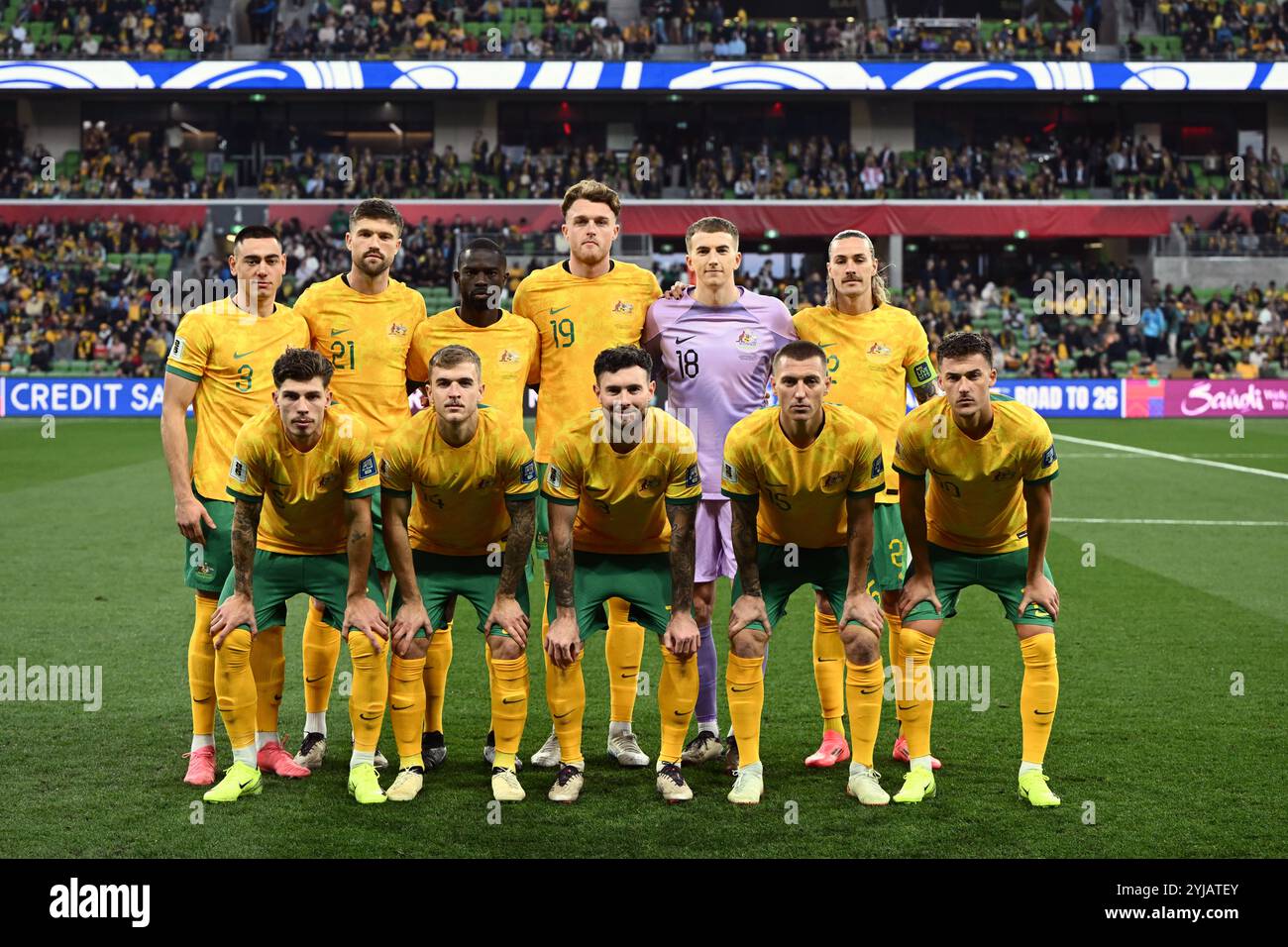 Melbourne, Australien. November 2024. Socceroos-Spieler posieren für ein Mannschaftsfoto beim Spiel der AFC-Qualifikationsrunde 2026 zwischen Australien und Saudi-Arabien im AAMI Park in Melbourne am Donnerstag, den 14. November 2024. (AAP Image/Joel Carrett) KEINE ARCHIVIERUNG, NUR REDAKTIONELLE VERWENDUNG Credit: Australian Associated Press/Alamy Live News Stockfoto