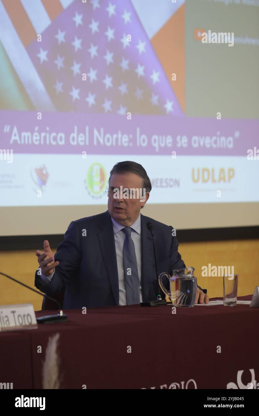 Mexiko-Stadt, Mexiko. November 2024. Marcelo Ebrard, Wirtschaftsminister, sprach während seiner Rede im Rahmen des Internationalen Seminars „North America: What Lies Ahead“ über die Zukunft des Nordamerikanischen Freihandelsabkommens (NAFTA) mit US-Präsident Donald Trump. Am 13. November 2024 in Mexiko-Stadt. (Foto: Ian Robles/Eyepix Group/SIPA USA) Credit: SIPA USA/Alamy Live News Stockfoto
