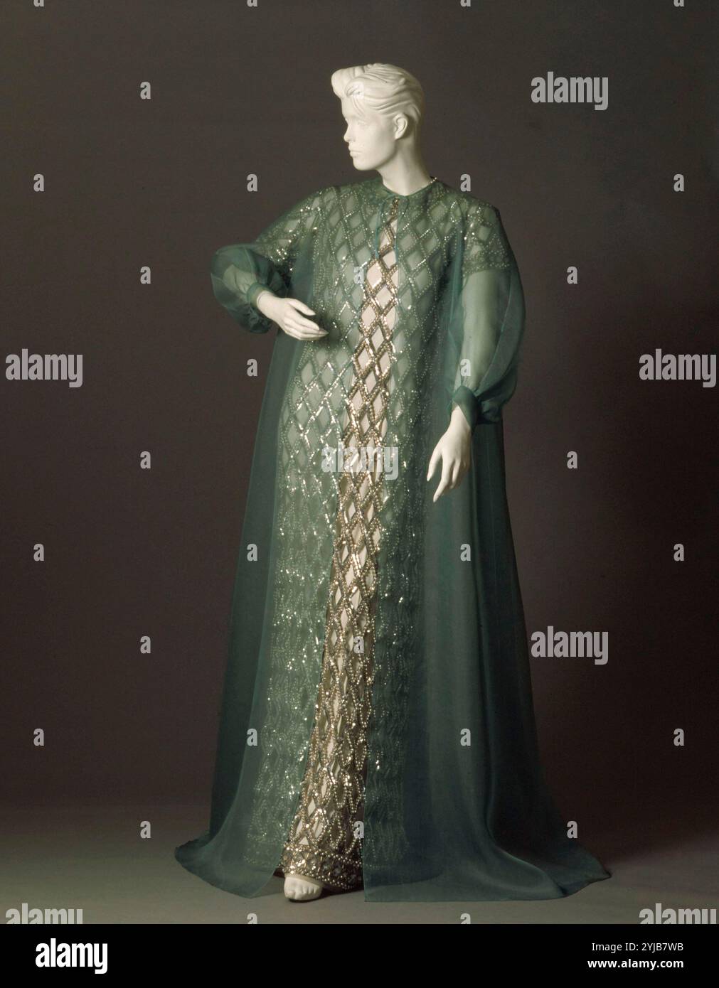 Nacht Kleid von Pedro Rodríguez. Museum: Museu Textilien i d'Indumentaria, Barcelona. Stockfoto