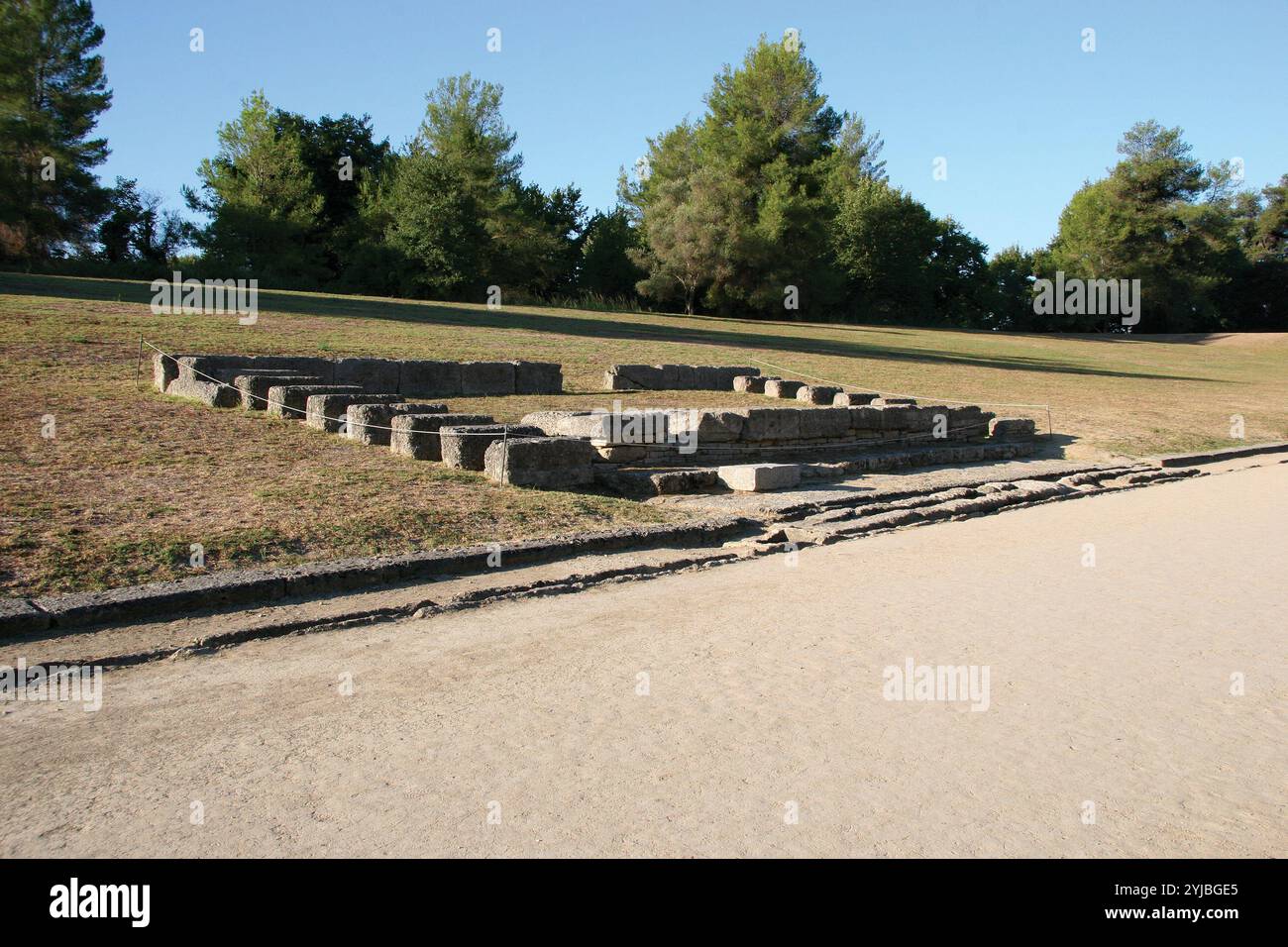 Stadion in Olympia. Der Richterstand befindet sich am Südufer des Stadions. Griechenland. Stockfoto