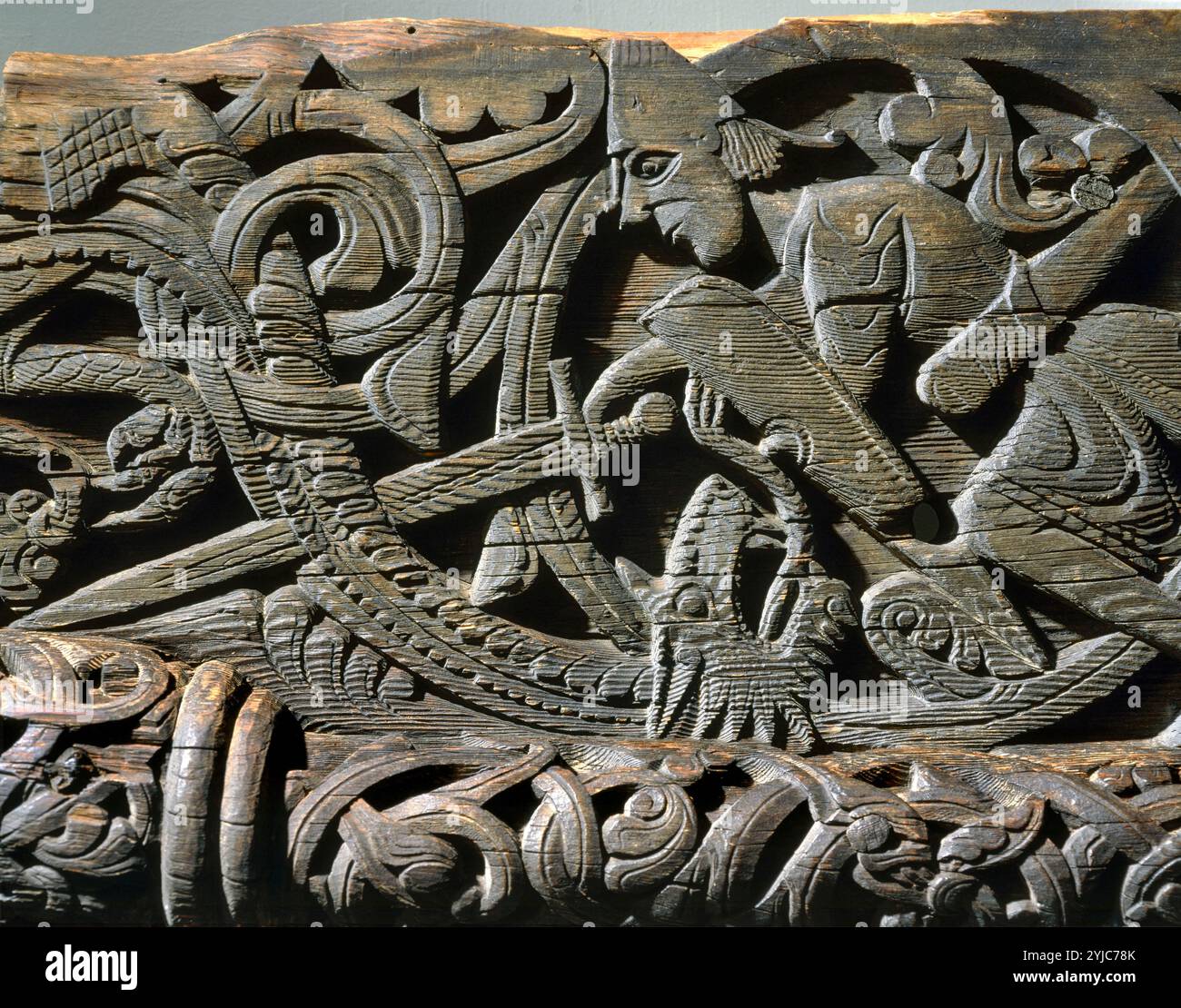 Die nordische Saga oder die Legende von Siegfried oder Sigurd, die Drachen mit Schwert töteten, XII. Jahrhundert. Holzplatte. Museum: Oldsaksammlung, OSLO, NORWEGEN. SIGFRIDO. Stockfoto