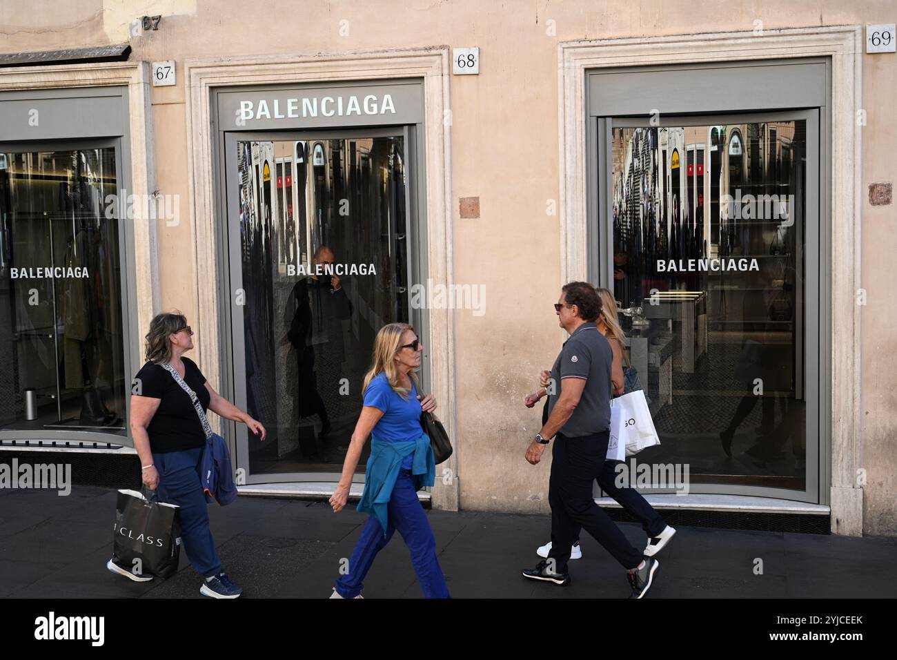 Rom, Italien - 31. Oktober 2024: BALENCIAGA-Geschäft auf der Piazza di Spagna in Rom. Stockfoto