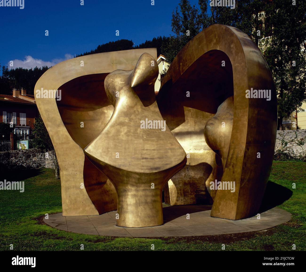 Henry Moore (1898-1986). Englischer Künstler. Große Abbildung in einem Tierheim, 1990. Gernika. Vizcaya. Baskenland. Spanien. Stockfoto