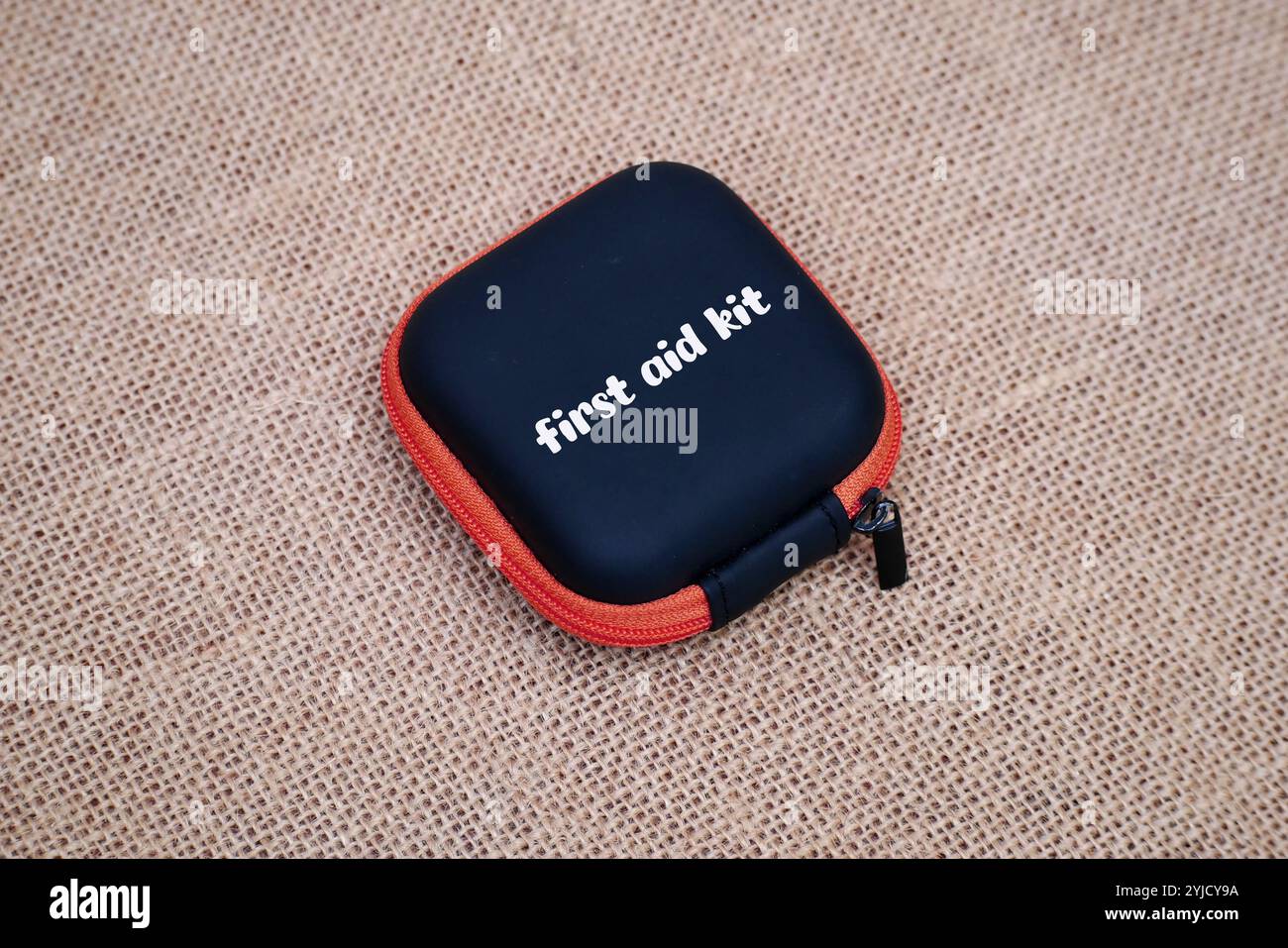Kleine Box-Tasche für erste Hilfe. Erste-Hilfe-Kasten Stockfoto