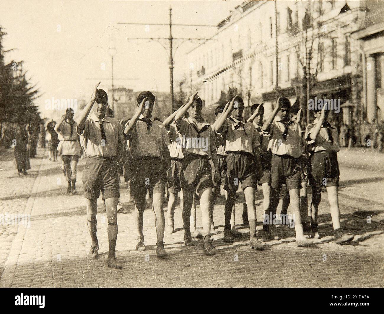 Junge Pioniere in Tiflis. Museum: Russisches Staatsfilm- und Fotoarchiv, Krasnogorsk. Autor: Pjotr Adolfowitsch Otsup. Copyright: Dieses Bildmaterial ist nicht gemeinfreie Inhalte. Es liegt in Ihrer Verantwortung, vor der Veröffentlichung alle erforderlichen Genehmigungen Dritter vom Urheberrechtler in Ihrem Land einzuholen. Stockfoto