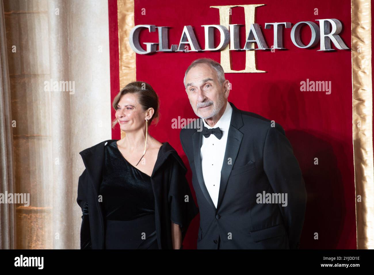 London, Großbritannien. November 2024. Im Bild: Produktionsdesigner Arthur Max und Tamara Marini nehmen an der „Gladiator II“ Royal Film Performance und Global Prem Teil Stockfoto