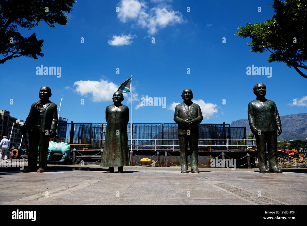 Statuen der friedensnobelpreisträger Albert Luthuli, Erzbischof Desmond Tutu, Präsident FW de Klerk und Nelson Mandela im Victoria and Albert Wate Stockfoto