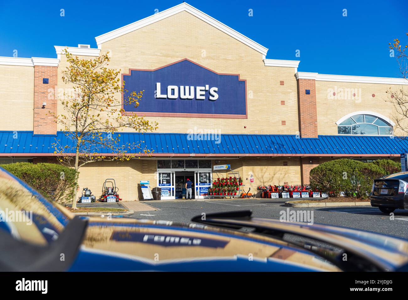 BOZEMAN, MT - 12. November 2024: Eintritt zu Lowe's A Home Improvement Center Stockfoto