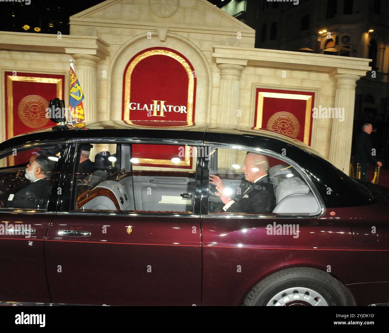 HRH King Charles III. Bei der Londoner Filmpremiere „Gladiator II“, Odeon Luxe Leicester Square, Leicester Square, am Mittwoch, den 13. November 2024 in London, England, Großbritannien. CAP/CAN ©CAN/Capital Pictures Stockfoto