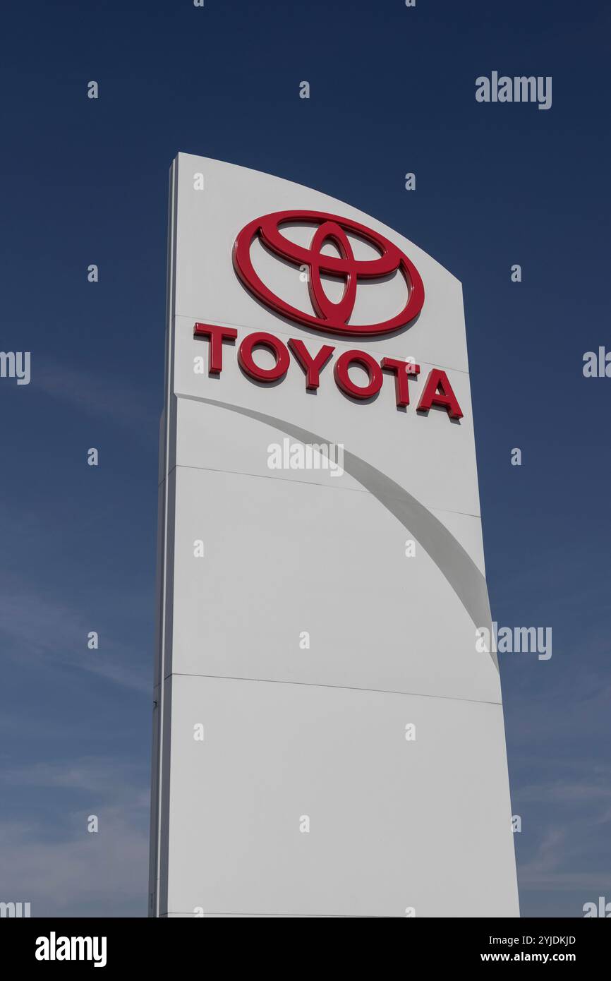 Zionsville - 30. Oktober 2024: Toyota Car, SUV und EV Händler. Toyota verkauft beliebte Fahrzeuge wie den RAV4, Camry, Highlander und Corolla. Stockfoto