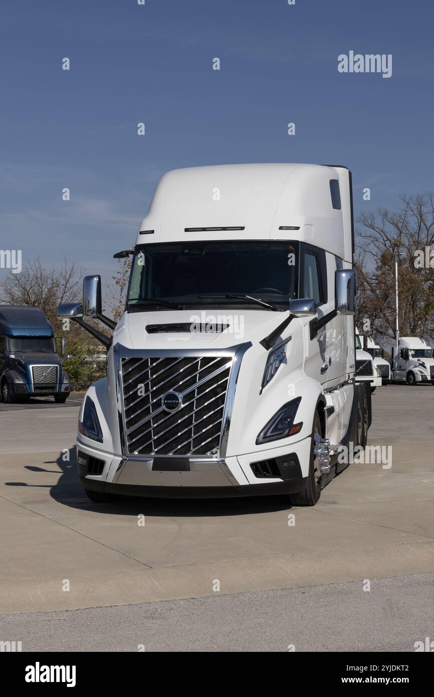 Indianapolis - 30. Oktober 2024: Volvo VNL 860 Langstrecken- und Sleeper Semi Truck. Volvo bietet den VNL860 mit D13TC-, D13-, D11- oder Cummins X15-Motoren an. Stockfoto