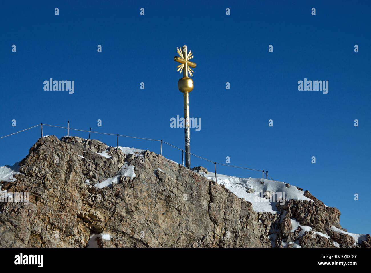 Gipfelkreuz auf der Zugspitze, Bayern, Bundesrepublik Deutschland, Gipfelkreuz auf der Zugspitze, Bayern, Bundesrepublik Deutschland Stockfoto