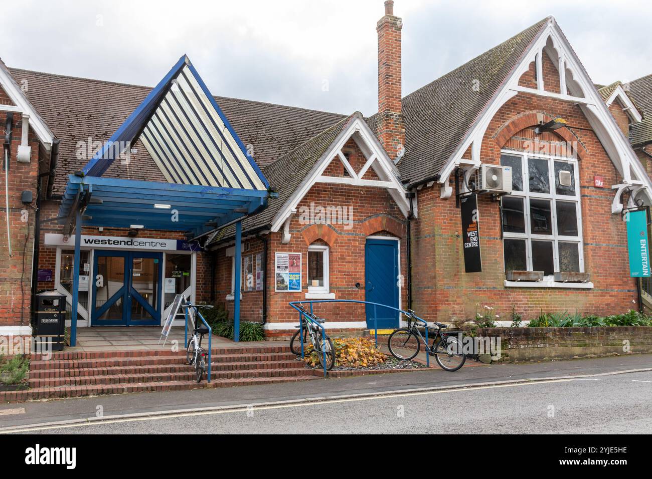 West End Centre, ein Kunst- und Unterhaltungszentrum in Aldershot Town, Hampshire, England, Großbritannien Stockfoto