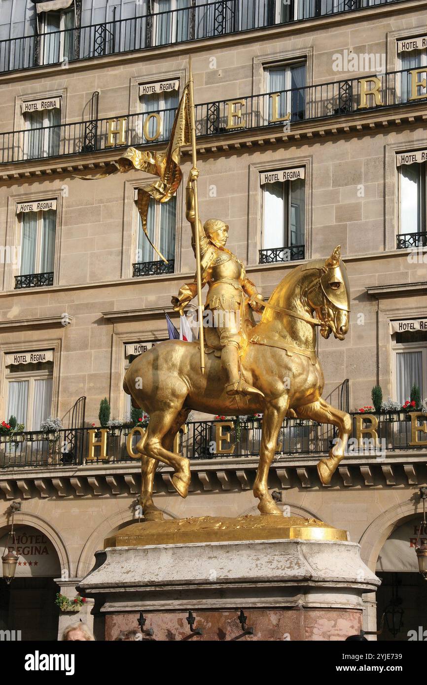 Statue von Jeanne d'Arc, dem Hauptteil von Orleans, von dem Bildhauer Emmanuel Frémiet (1824–1910). Paris. Frankreich. Stockfoto