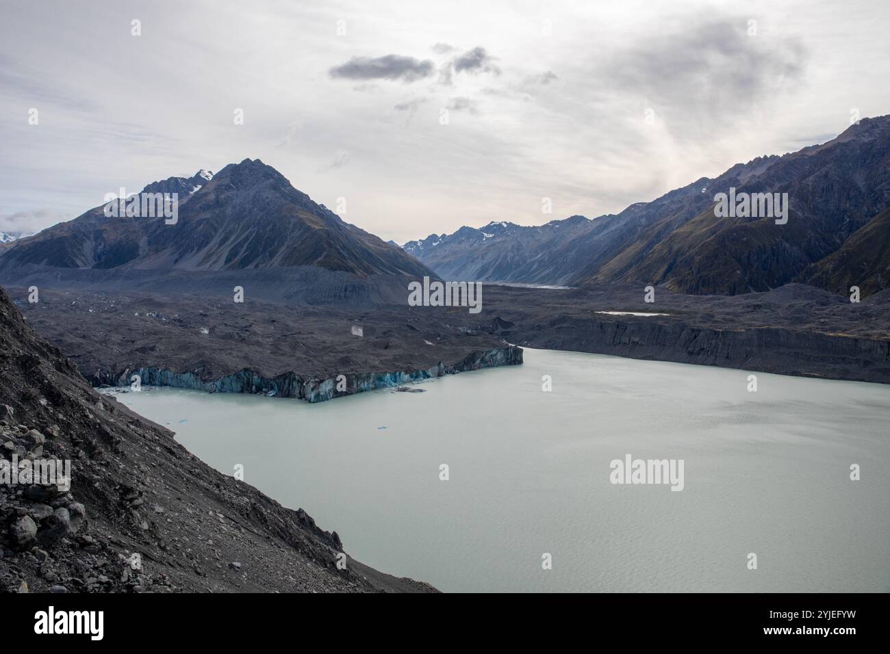 Blick auf die Tasman-Gletscherregion in der Nähe von Mount Cook in Neuseeland. Stockfoto