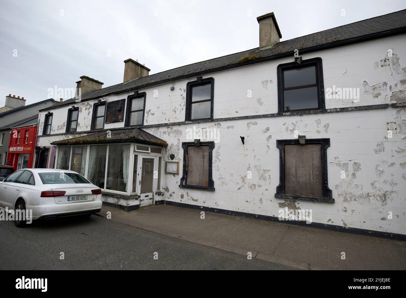 Ehemaliges verlassenes Carry Rua Hotel Hauptstraße dunfanaghy, County donegal, republik irland Stockfoto