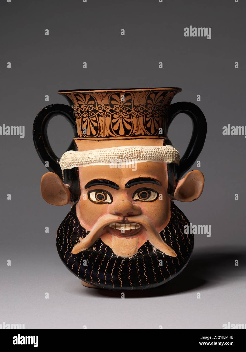 Rotfigur Janiform Kantharos (zweiseitiger Kopf-förmiger Trinkbecher): Satyr und Afrikaner. c. 470–460 v. Chr. Zugeordnet zur Klasse K (Toronto-Klasse). Griechische, attische Keramik. Stockfoto