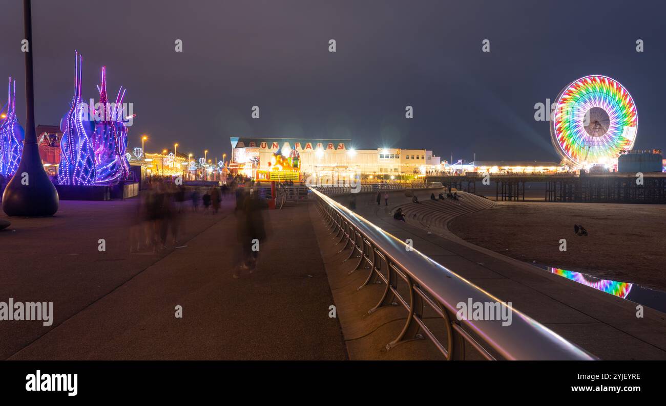 Central Pier, Blackpool, Lancashire, erbaut 1868, hier im November 2024 abgebildet. Stockfoto
