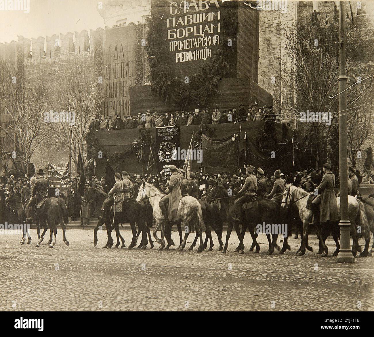 Parade der Arbeiter-Bauern-Einheiten der Roten Armee auf dem Roten Platz. Museum: Russisches Staatsfilm- und Fotoarchiv, Krasnogorsk. Autor: Pjotr Adolfowitsch Otsup. Copyright: Dieses Bildmaterial ist nicht gemeinfreie Inhalte. Es liegt in Ihrer Verantwortung, vor der Veröffentlichung alle erforderlichen Genehmigungen Dritter vom Urheberrechtler in Ihrem Land einzuholen. Stockfoto