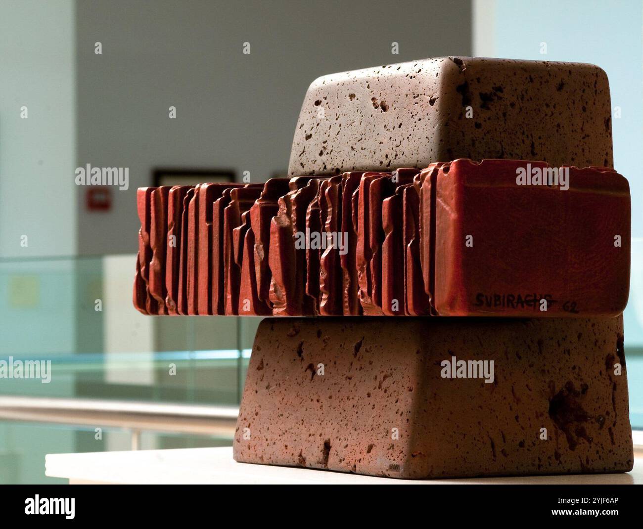 Josep Maria Subirachs/"Horizontale", 20. Jahrhundert, Skulptur (Holz und Basalt). Stockfoto